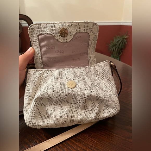 Mini Micheal Kors bag with beige and gold accents! - Picture 3 of 4